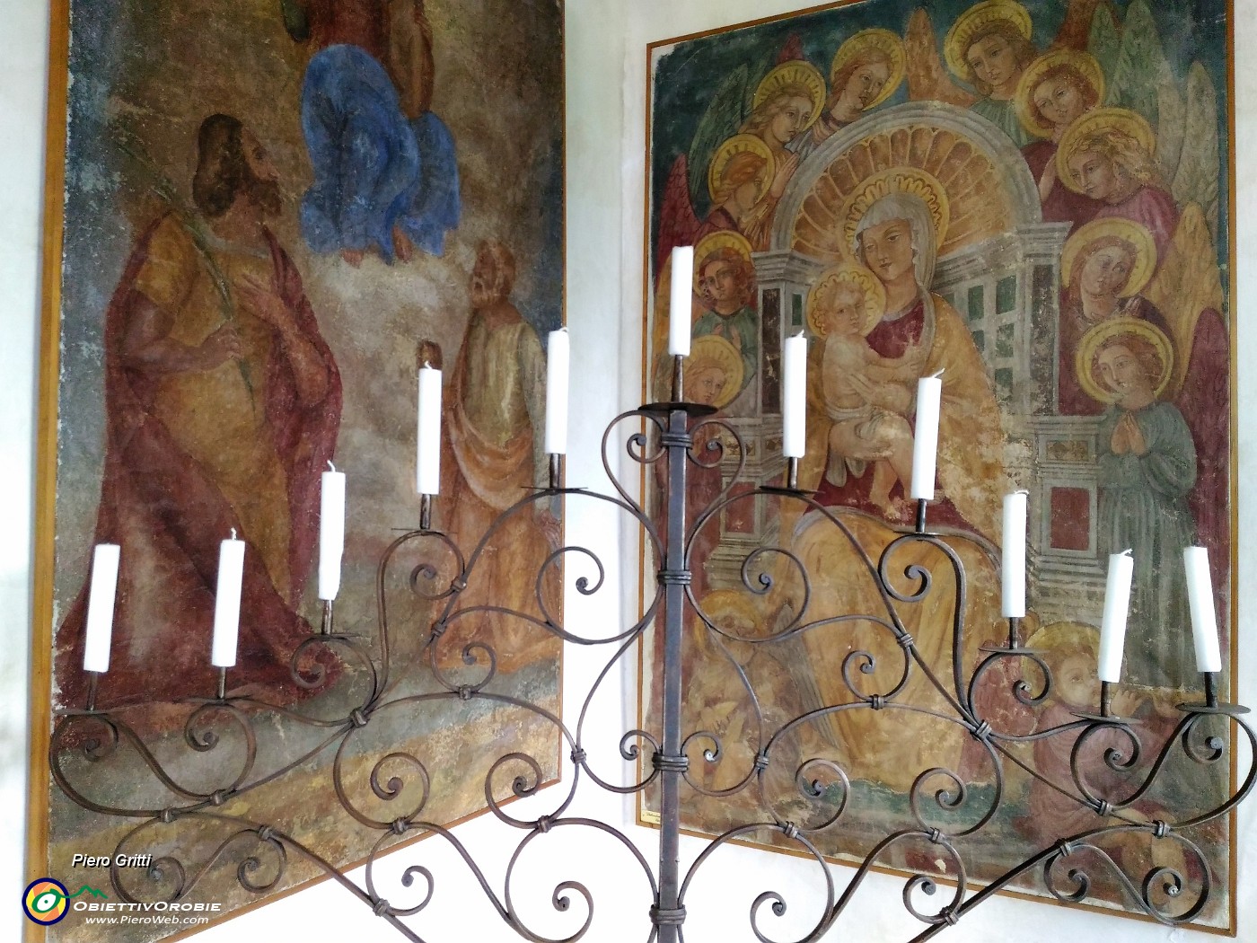 33 Particolare affreschi all'ingresso.jpg